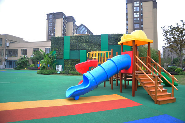 苏州高新区文昌幼儿园室外植物墙